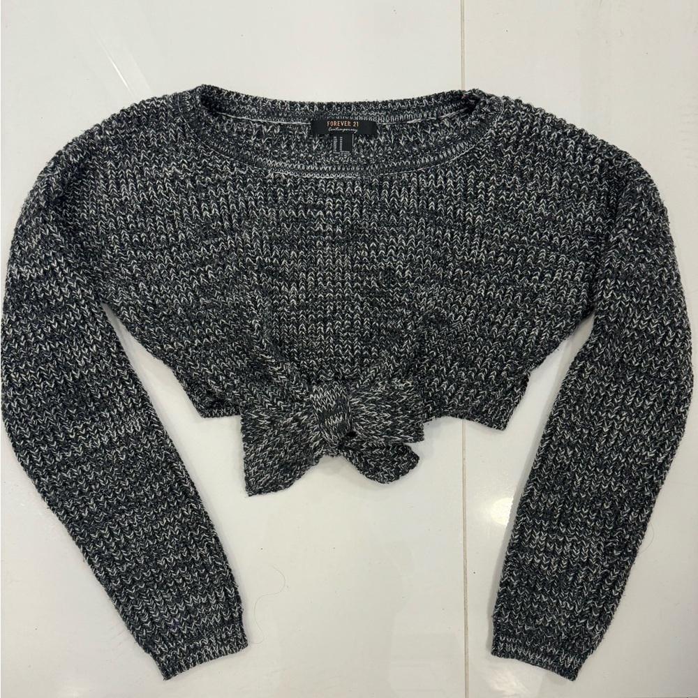 Forever 21 Contemporary cropped sweater. Size M